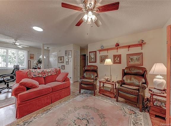 5th image of 145 Derbyshire Dr
