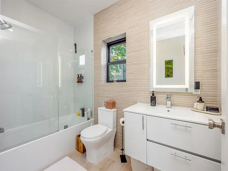 25 Waverly St #2 — Photo 10