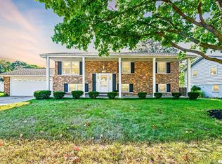 6905 N Michele Ln, Peoria, IL 61614