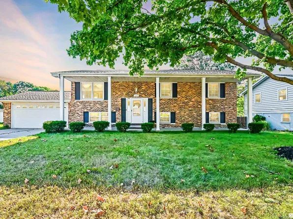 6905 N Michele Ln, Peoria, IL 61614