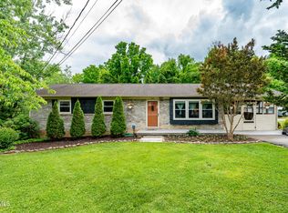 1704 Scenic Dr, Johnson City, TN 37604