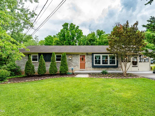 1704 Scenic Dr, Johnson City, TN 37604
