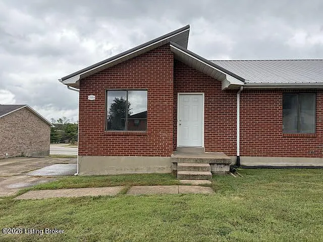2 bed, 1.0 bath, 930 sqft, $1,200 — Photo 1