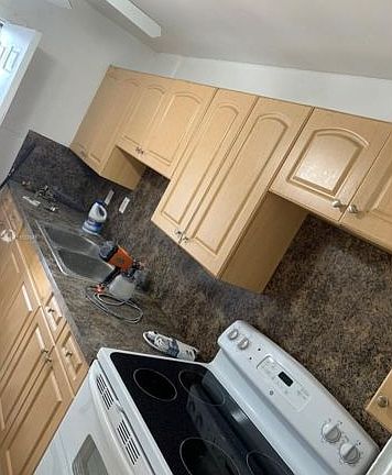 5th image of 1000 Superior St #0