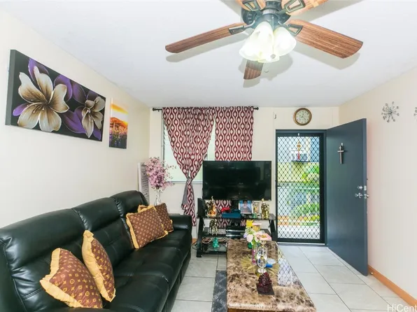 775 McNeill St APT 220B, Honolulu, HI 96817