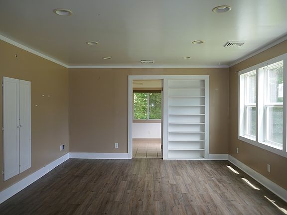 4th image of 18286 Woodland Ave