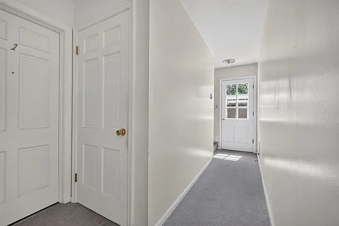 2 bed, 1.0 bath, 735 sqft, $1,025 — Photo 3
