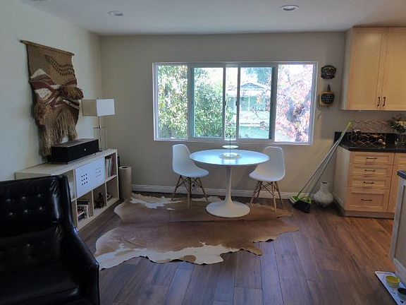 5th image of 11465 Moorpark St #5