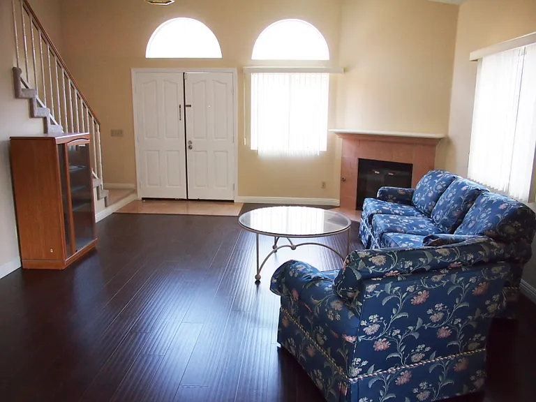 5542 Sultana Ave — Photo 3