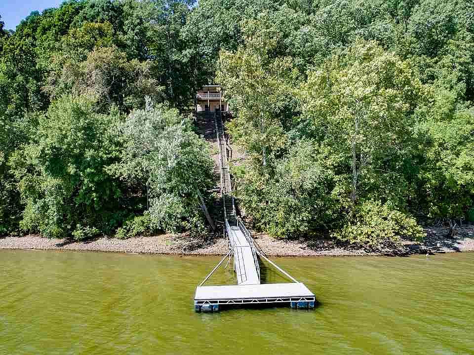 1st image of 202 Bailey Shore Dr