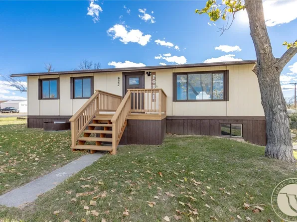 623 3rd St E, Roundup, MT 59072
