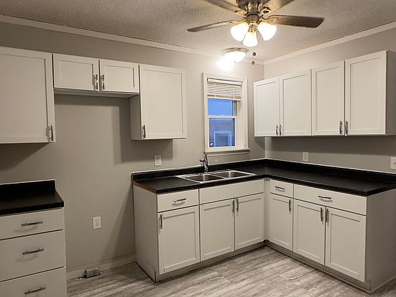 3rd image of 835 Elias Ave