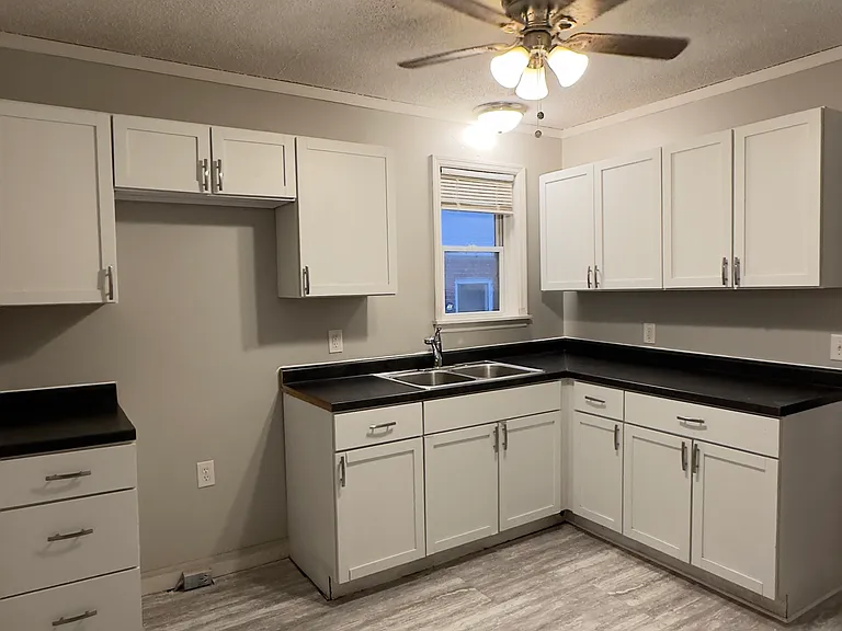 835 Elias Ave — Photo 3