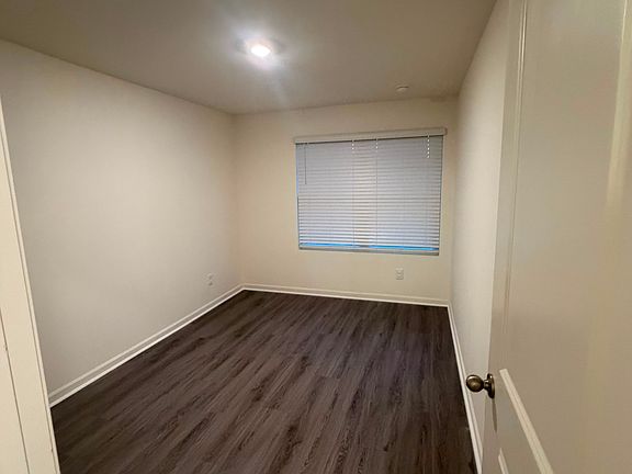 5th image of 595 Magnolia Cir