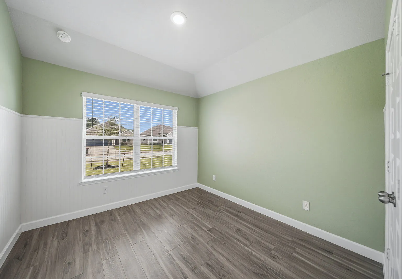 3 bed, 2.0 bath, 1539 sqft, $2,100 — Photo 4
