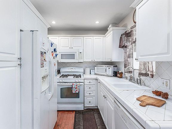 5th image of 2104 N Raymond Ave APT 10
