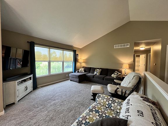 5th image of 925 Sunrise Ln NW