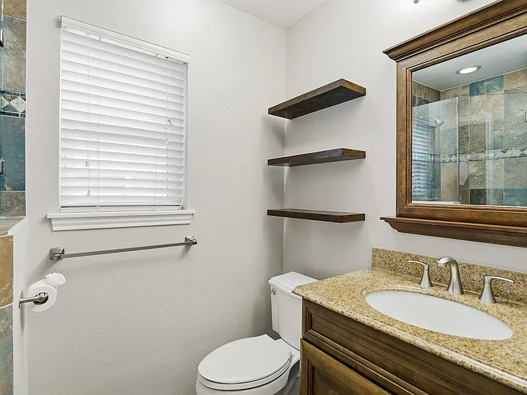 2119 Williamsburg Ct S — Photo 12
