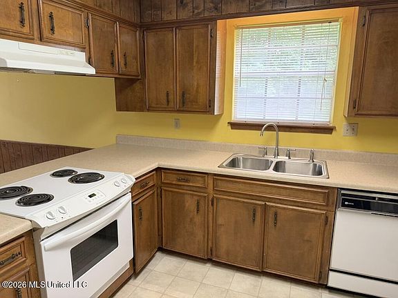 5th image of 232 Forest Valley Dr