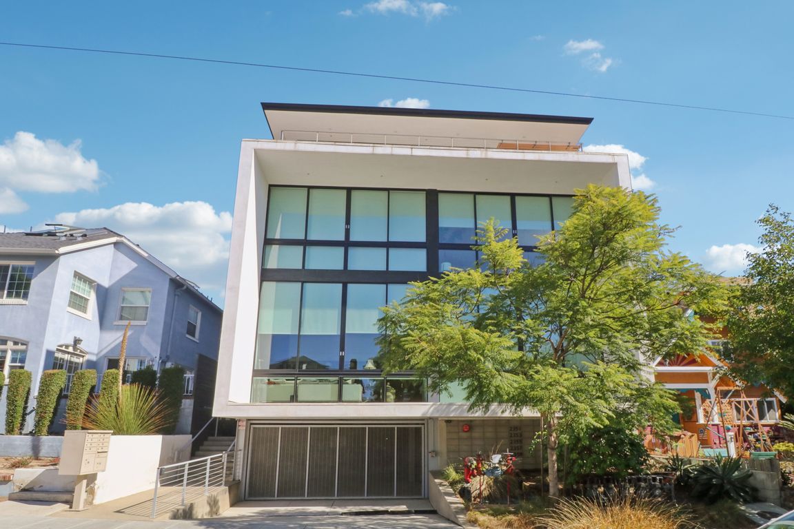 Front St-S3010-001.jpg