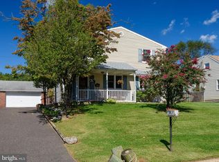 9818 Woodfern Rd, Philadelphia, PA 19115