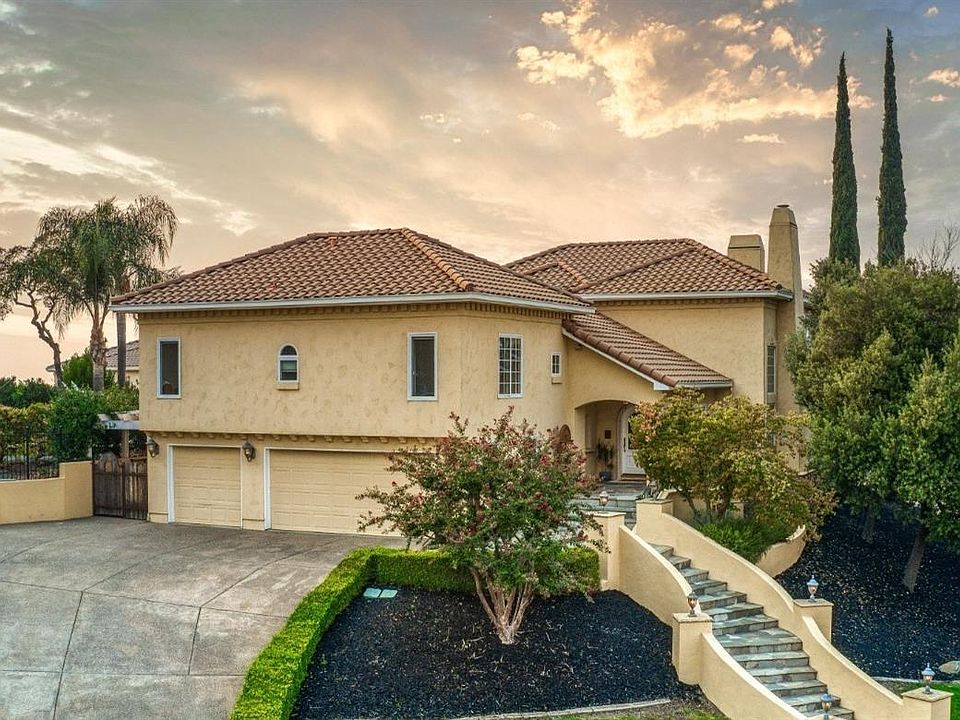 2nd image of 2140 Huntington Cir