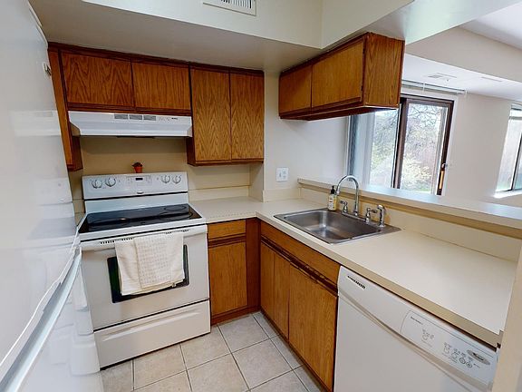 5th image of 300 Briarcrest Dr