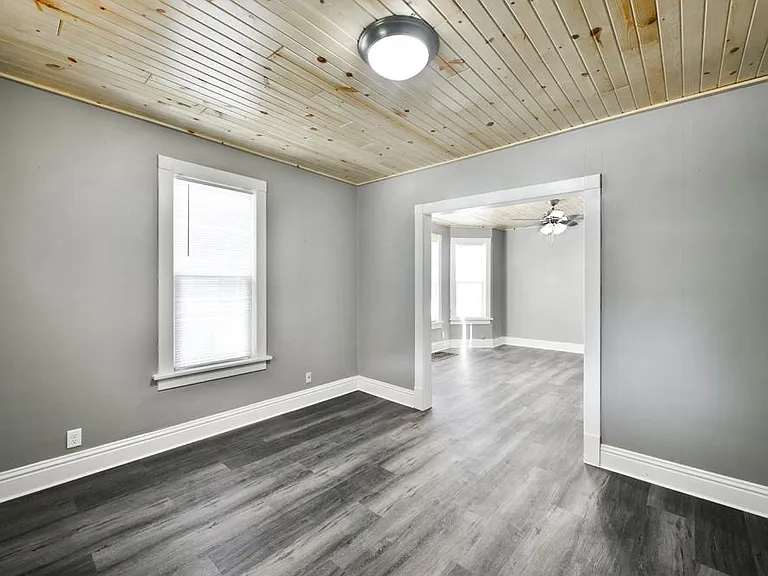822 S 38th Ave — Photo 4