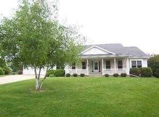 206 Brookview Ct, Combined Locks, WI 54113