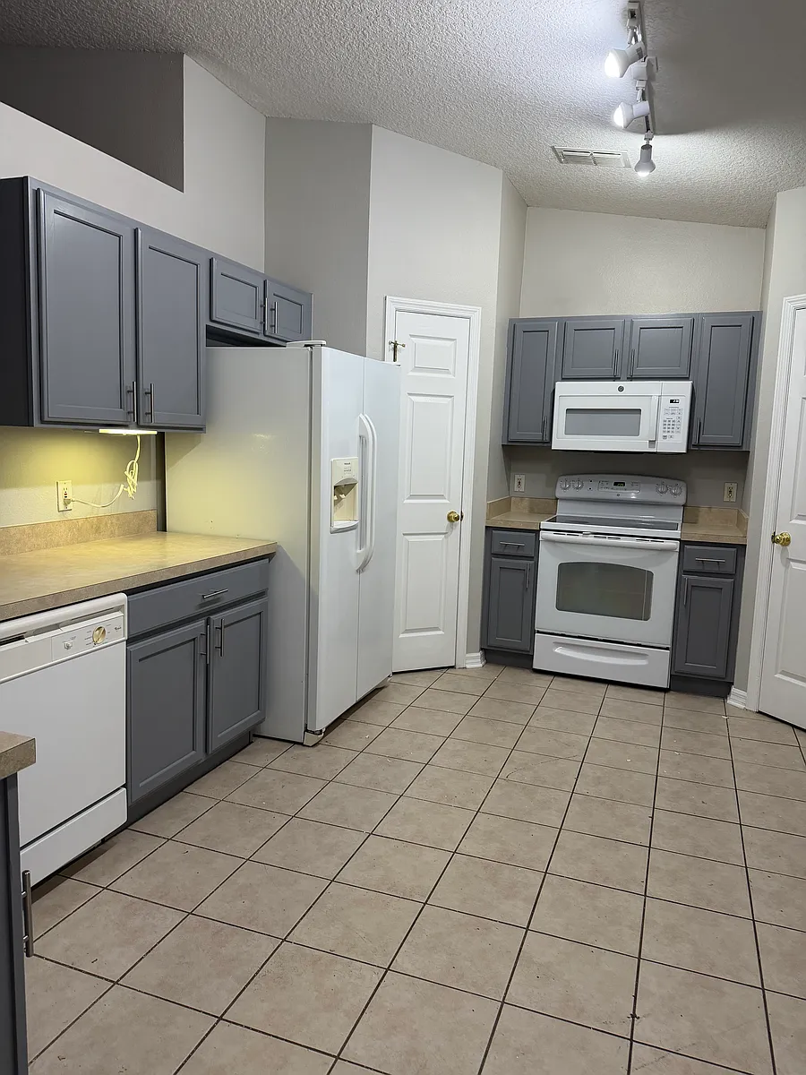 Building Photo - 1073 Amanda Kay Cir