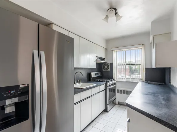 81-29 156th Avenue image 5 of 16