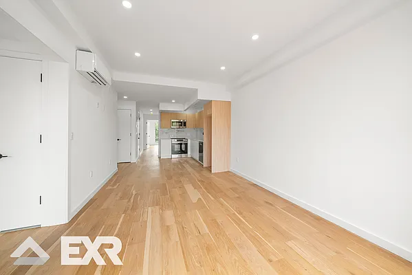 Rented by EXR | media 6