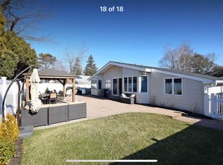 194 W 8th St, Deer Park, NY 11729