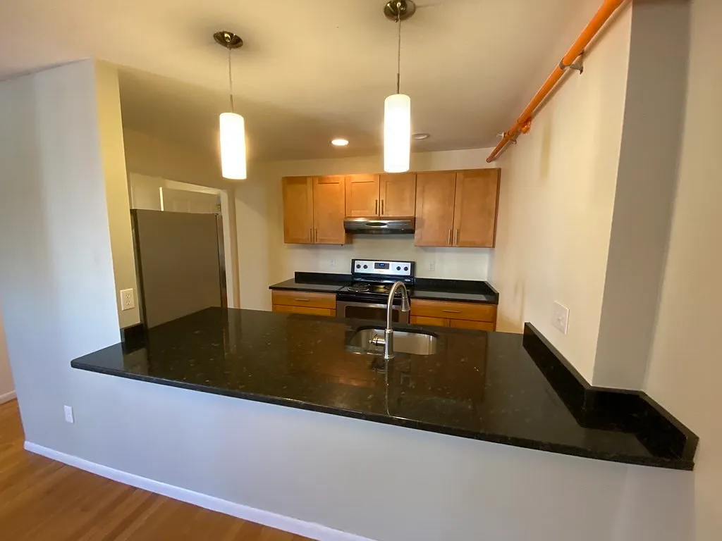 2 bed, 776 sqft, $2,100 — Photo 1