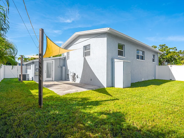 4420 W Fair Oaks Ave — Photo 2