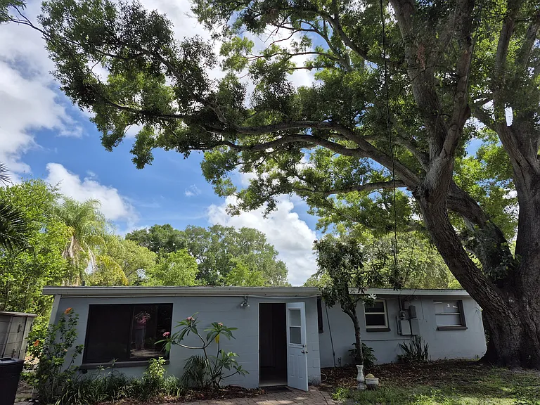 2117 Barcelona Dr — Photo 36