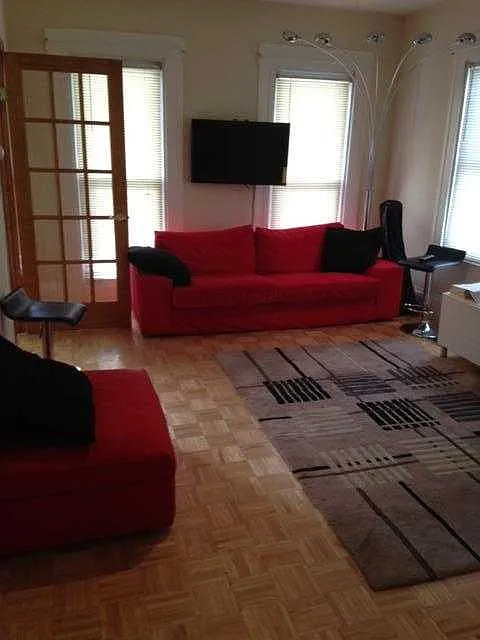 4 bed, 2.5 bath, $4,000 — Photo 2