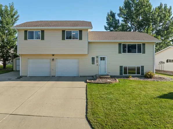 1508 20th Ave NW, Minot, ND 58703