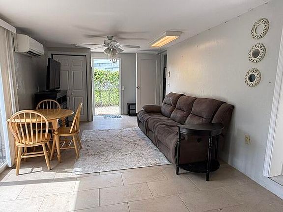 5th image of 577 Boyd Dr