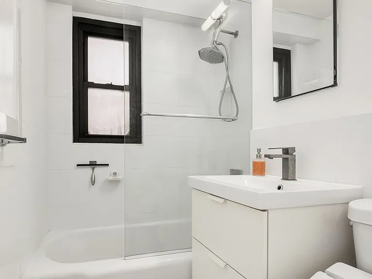 210 E 15th St #9L — Photo 6