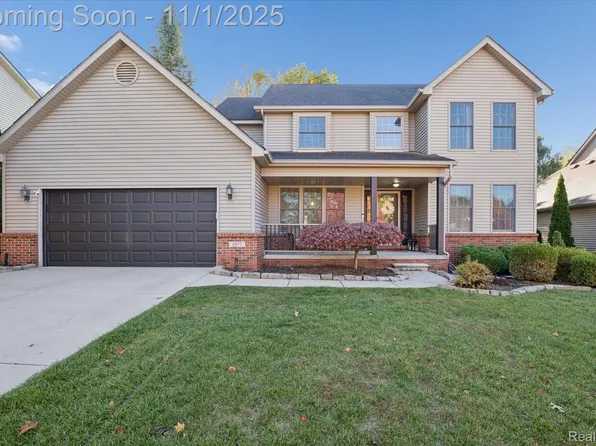 1077 Lincoln Dr, Brighton, MI 48116