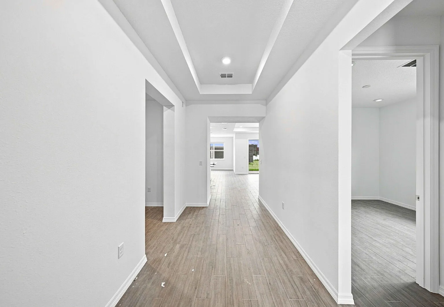 4 bed, 3.0 bath, 2011 sqft, $2,395 — Photo 2
