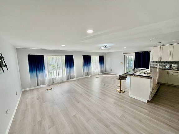 4th image of 58 Windward Ct #58
