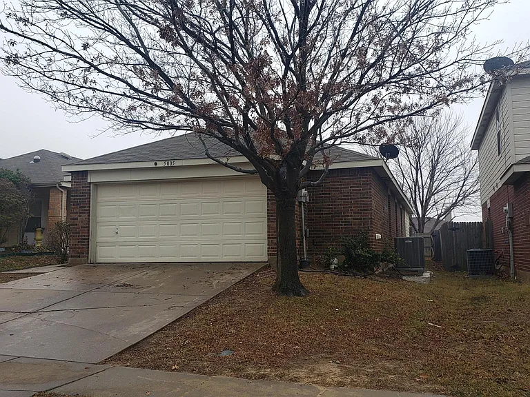 5005 Waterford Dr — Photo 2