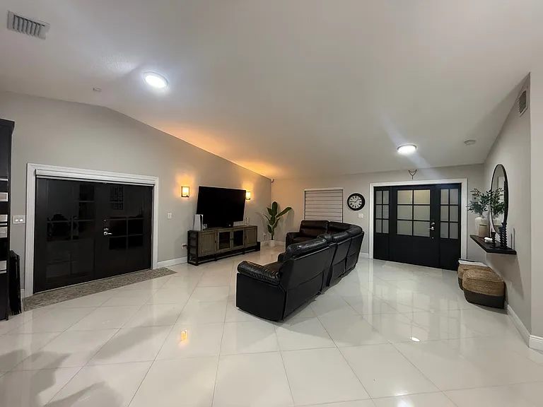 10009 SW 26th Ter — Photo 8