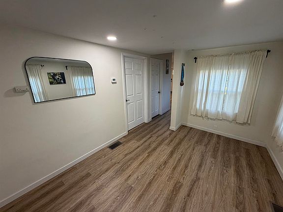 5th image of 313 Nebraska St