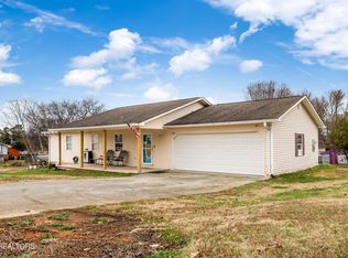 1989 Chestnut St, Sweetwater, TN 37874