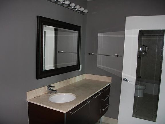 5th image of 1900 N Bayshore Dr APT 3209
