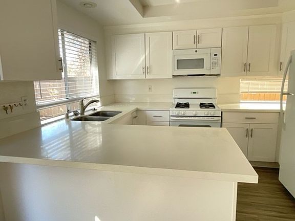 4th image of 1693 Harbor Dr