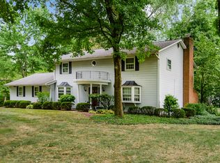 5569 Farms Dr, Columbus, OH 43213